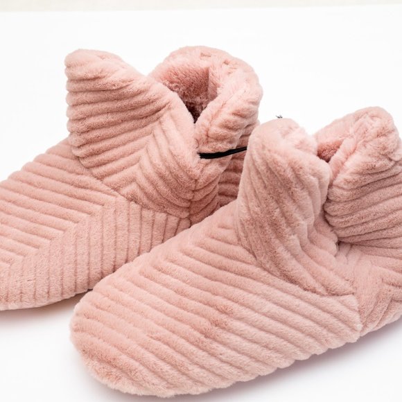 George Shoes - Fuzzy Pink slippers.